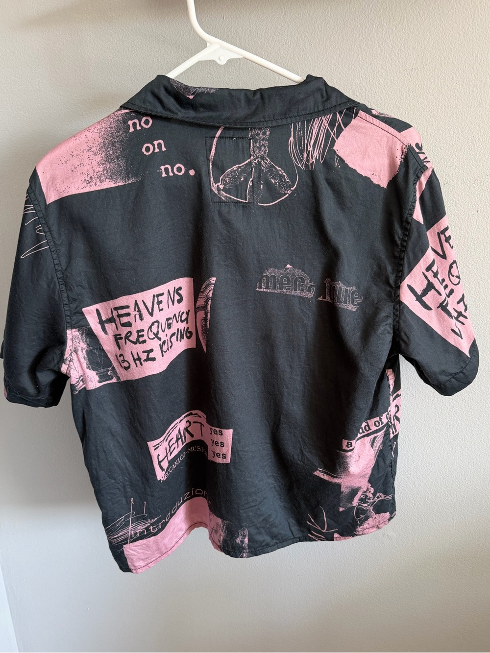 Black & Pink Graphic Button-Down Shirt - Picture 2 of 3